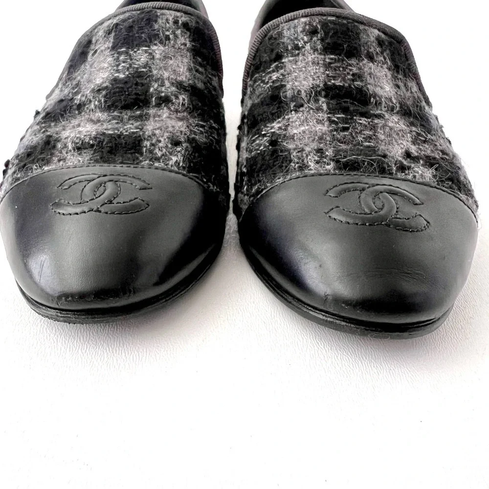 CHANEL | Tweed Cap Toe Loafers Flats CC Interlocking Logo Black Grey Plaid 36.5